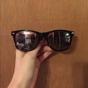 Black classic rectangle sunglasses